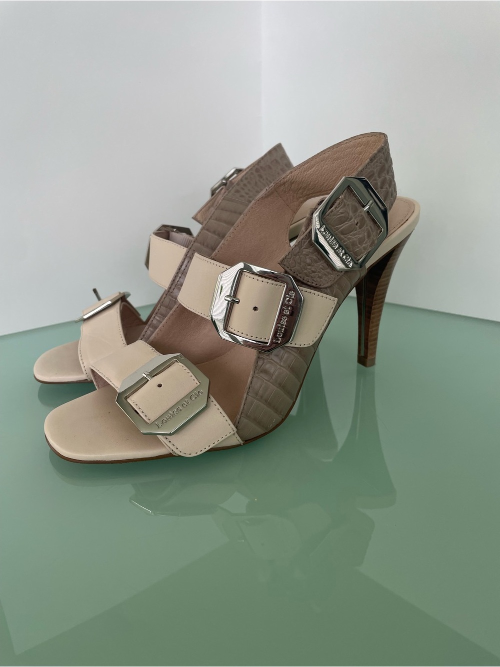Louise et Cie Two-Tone Taupe & Cream Buckle High Heel Sandals size 8 stilettos